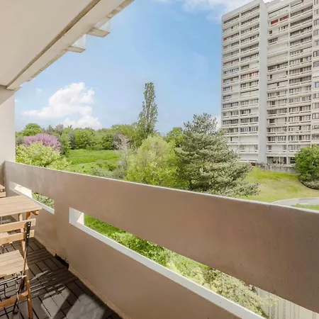 Apartment With Balcony Near Paris *