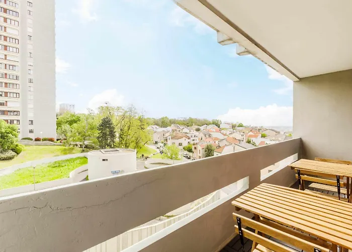 With Balcony Near Paris *